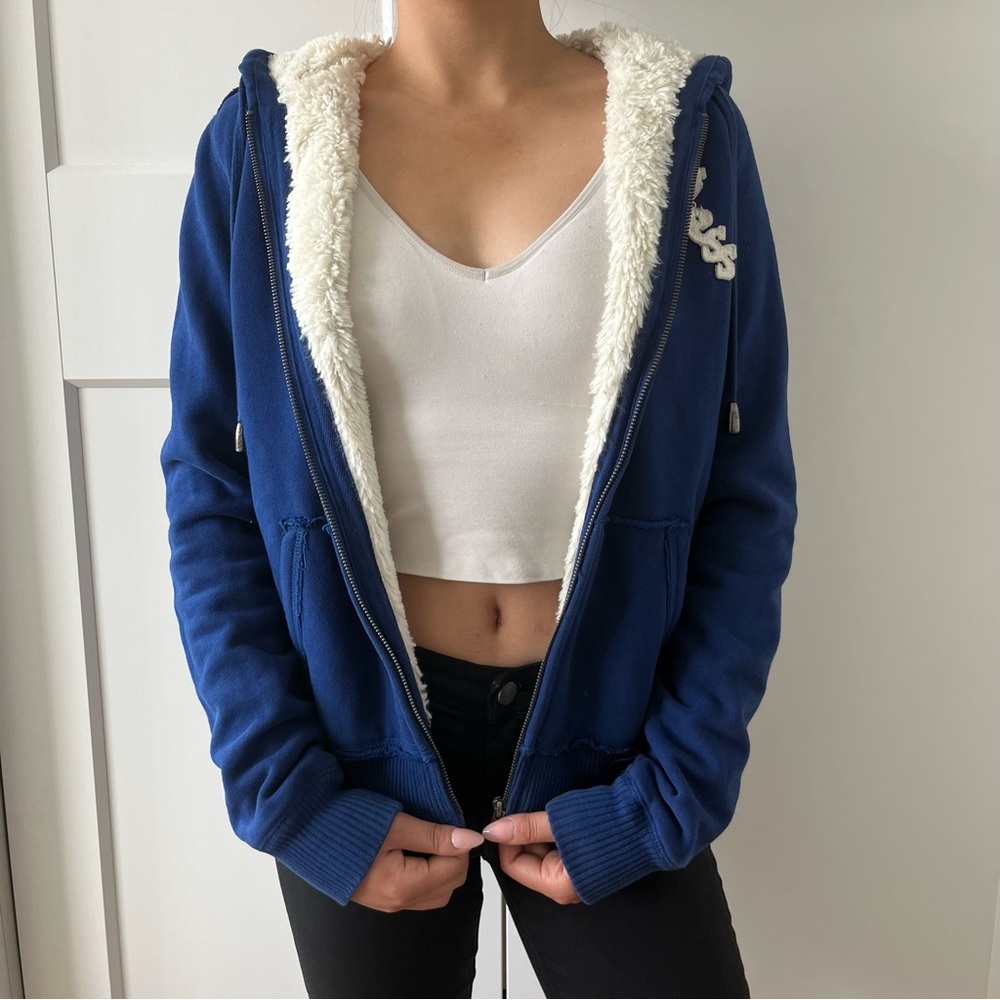 Vintage Guess Blue Zip Up jacket with fur